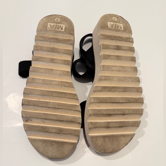 MIA Black Platform Sandals Elastic Straps Chunky Sole Size 7 EUC - Picture 6 of 6